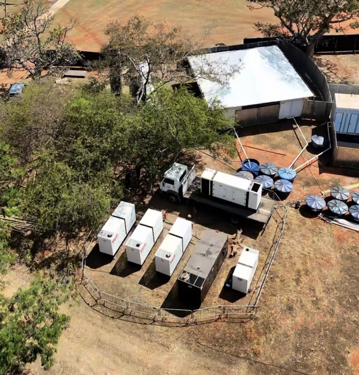 Vista aérea de geradores SOS em evento externo